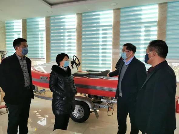 市海洋发展和渔业局党组书记、市委海洋办主任许冬霞一行到东营新星船舶公司进行调研